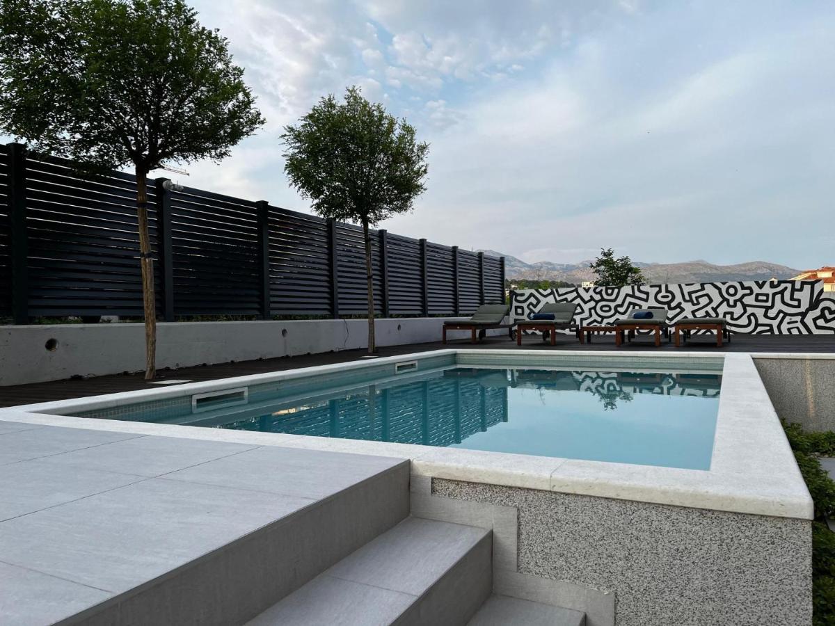 Cozy Seaside Apartment With Pool & Terrace Split Eksteriør bilde